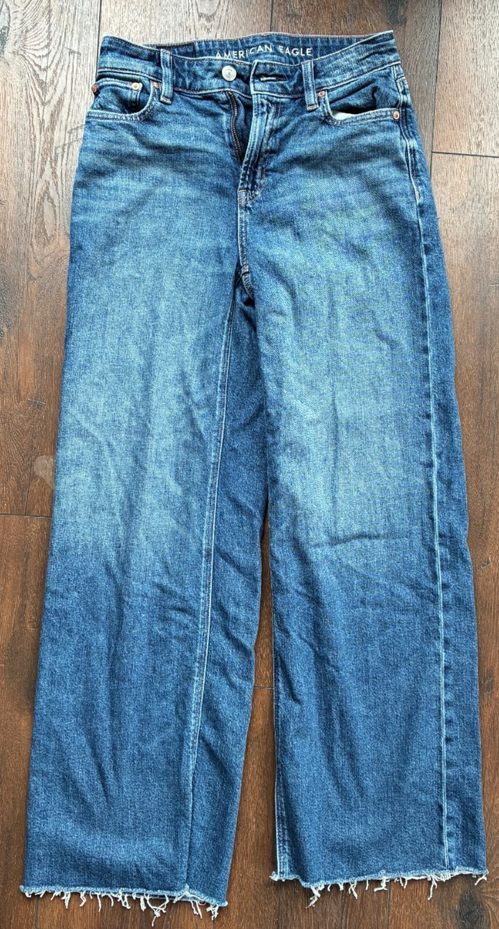 American Eagle Baggy Wide Leg Super High Medium Wash Denim Jeans Fray, Size 0